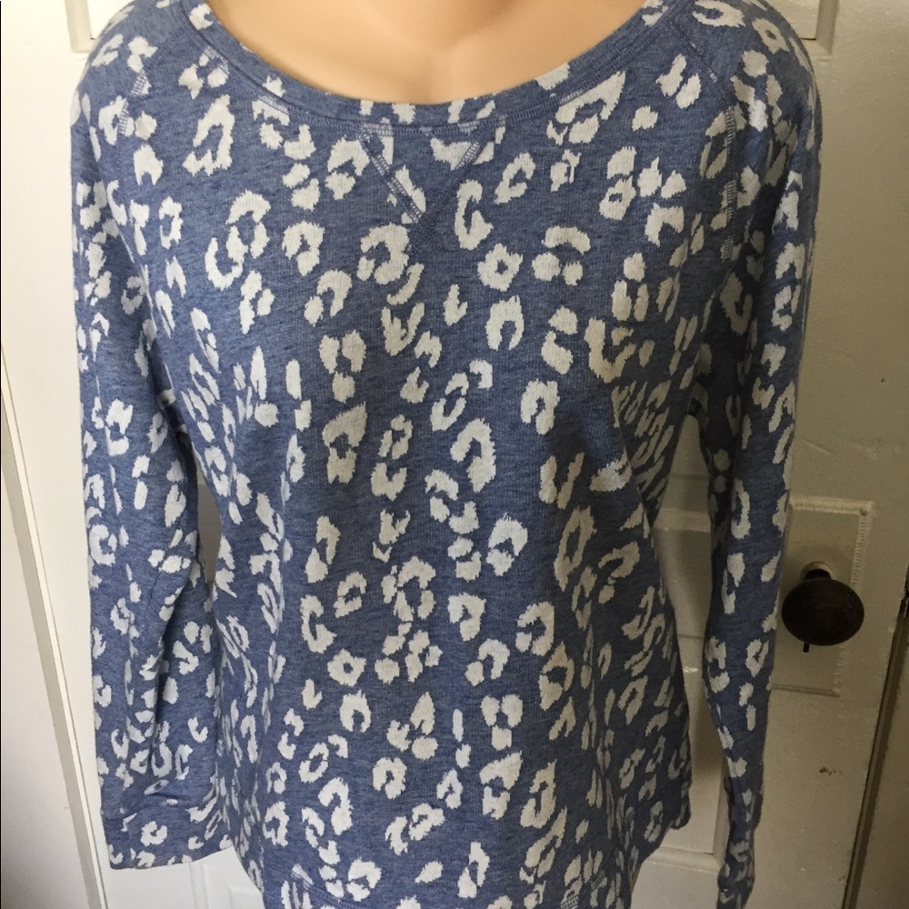 Woman’s Liz Claiborne top
